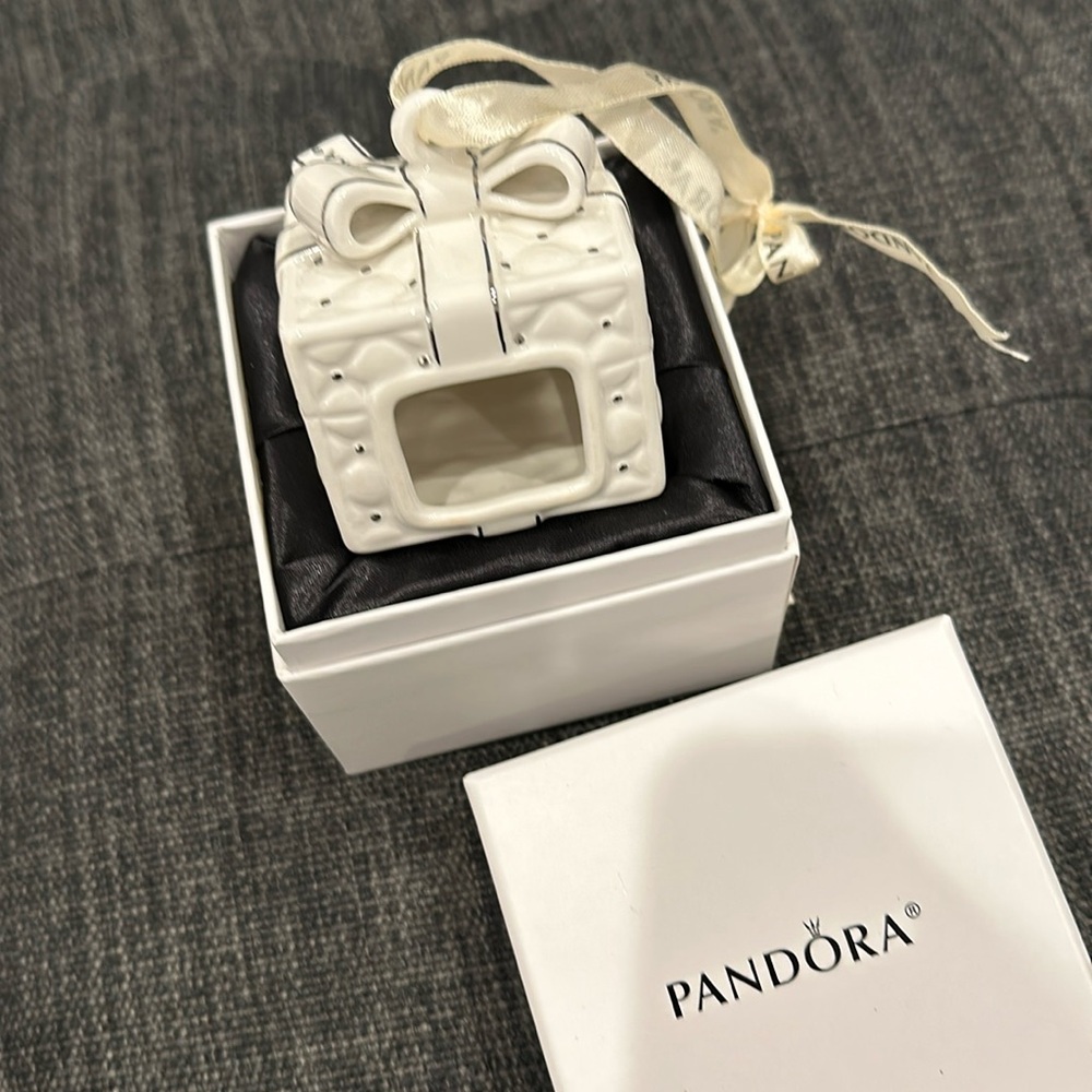 PANDORA 2016 Gift Box Ornament